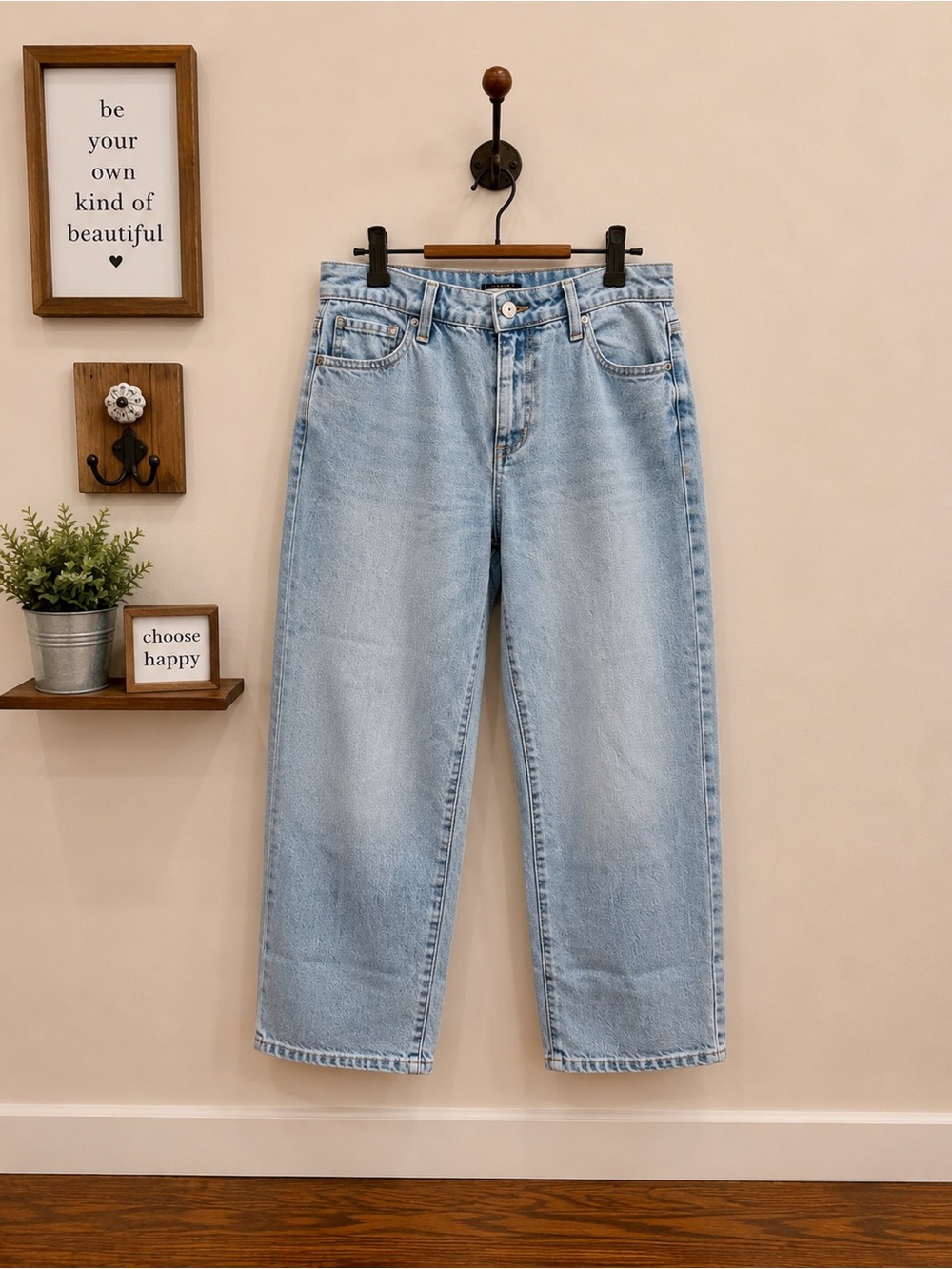 Express Size 8 Light Wash High Rise Cropped Wide Leg Jeans